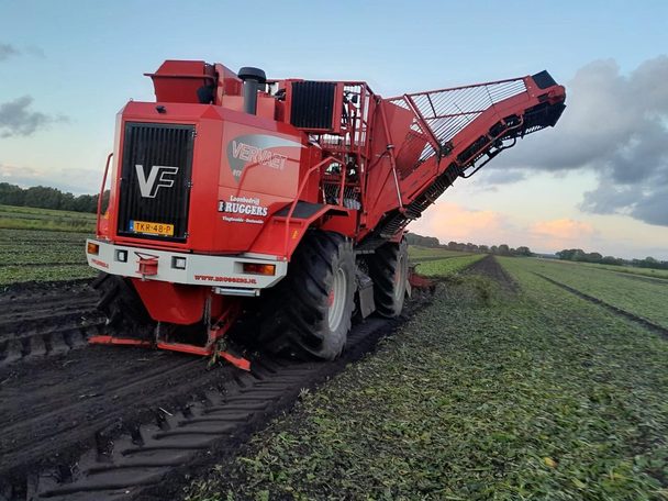 Vervaet bietenrooier op rupsen